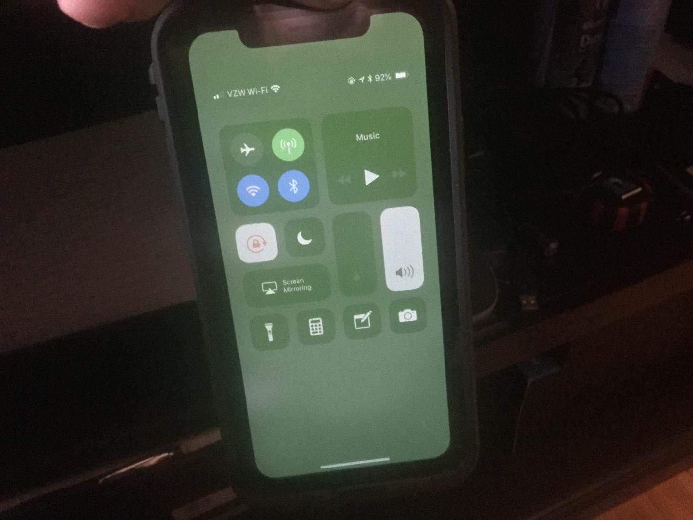 iPhone 11 dính lỗi màn hình xanh khi cập nhật iOS