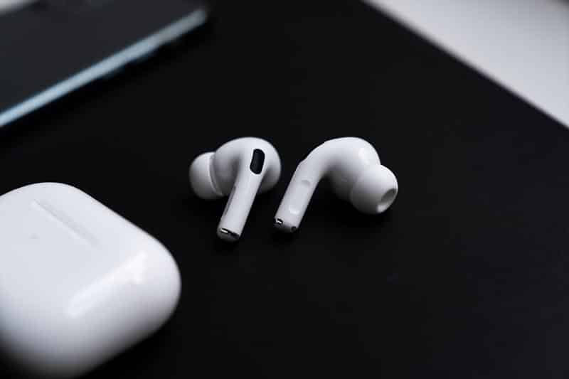 AirPods Pro vs AirPods 2: Đâu mới là sự lựa chọn đáng tiền nhất?