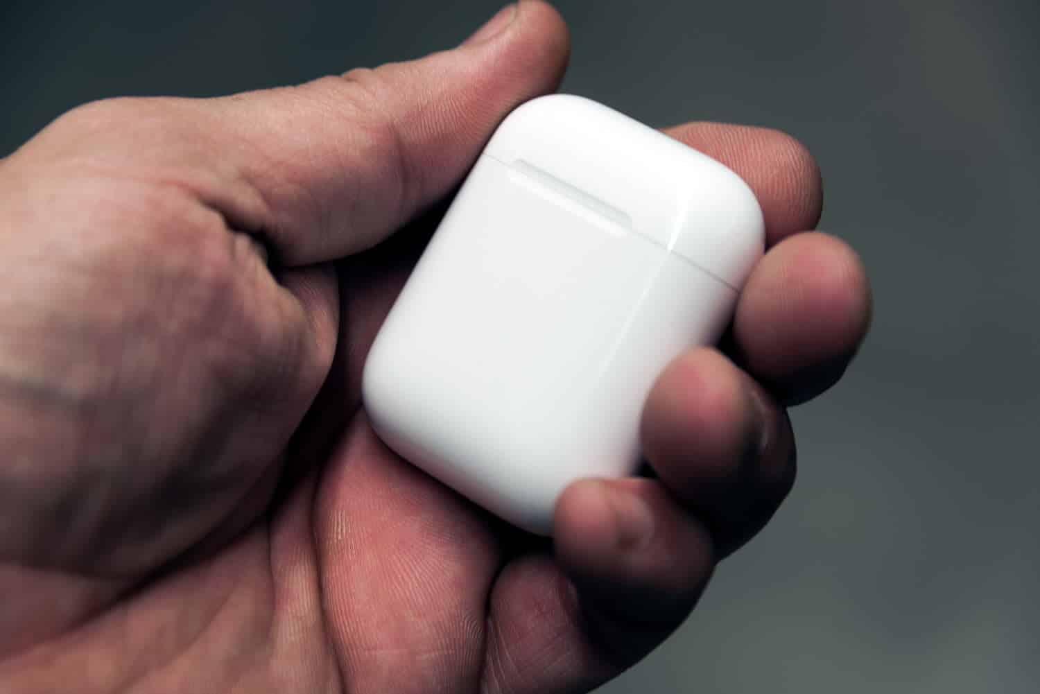 AirPods nhanh hết pin