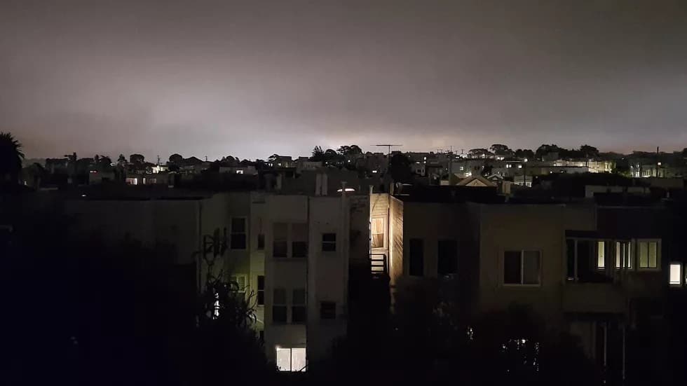 hình chụp đêm từ iPhone SE