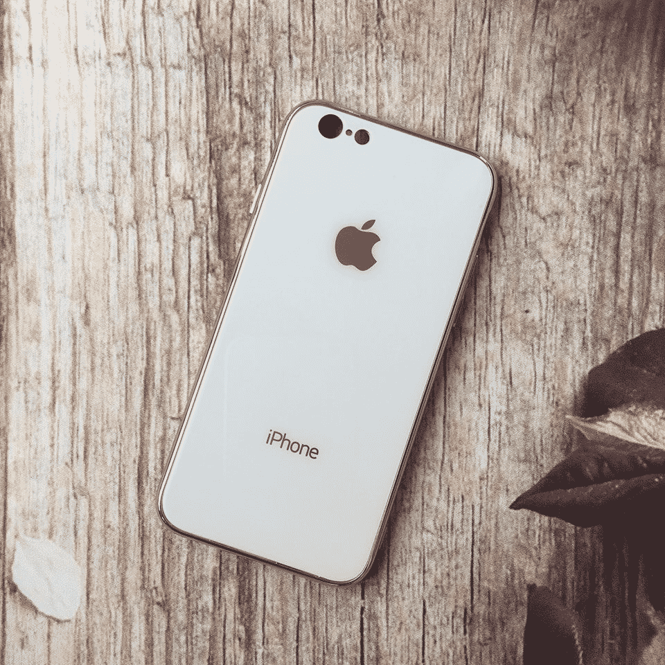 Không tháo ốp lưng khi sạc