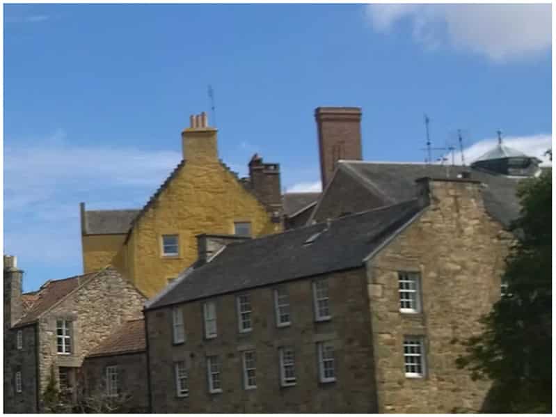 Cuộc so tài đầy bất ngờ giữa iPhone 11 Pro vs<figcaption class=