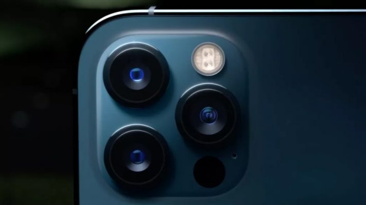 iPhone 12 Pro Max còn sở hữu cảm biến camera góc rộng chính lớn hơn 47% so với người anh em iPhone 12 Pro