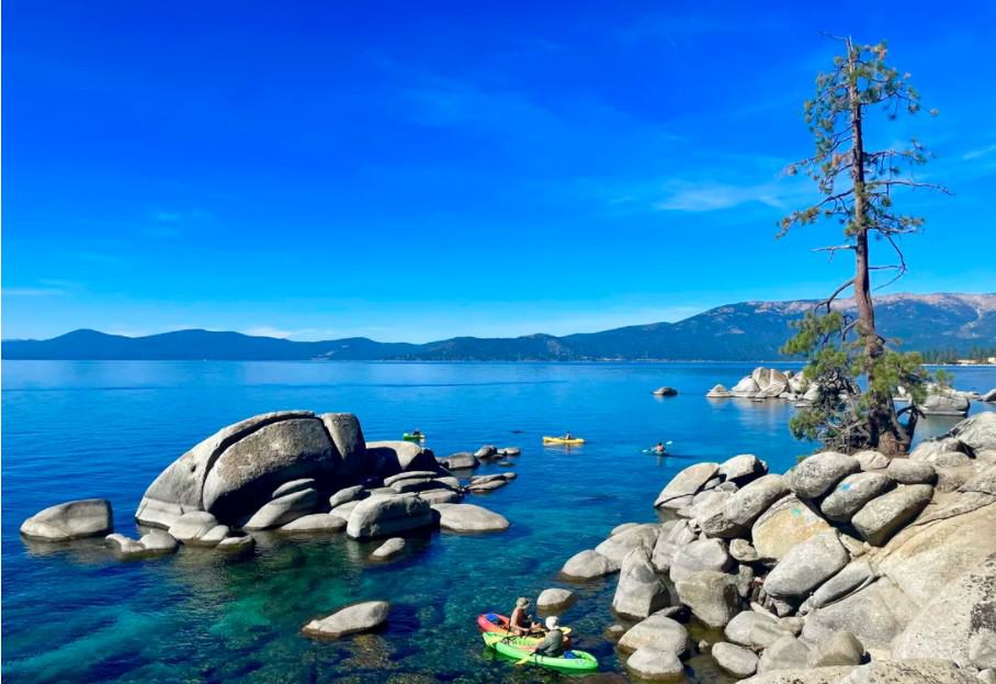 Bonsai Rock trên bờ biển phía đông của Hồ Tahoe ở Nevada, được chụp trên iPhone 12 Pro với ống kính rộng f/1.6 (26mm) mới.