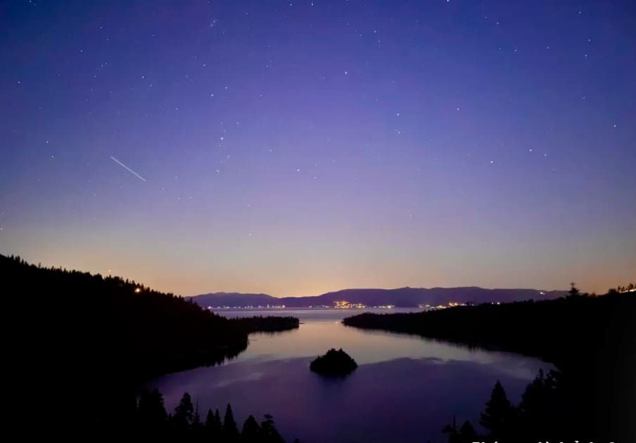 Công viên bang Emerald Bay đã chụp trên iPhone 12 Pro với Chế độ ban đêm, phơi sáng 30 giây bằng ống kính rộng lúc 7:13, một giờ sau khi mặt trời lặn