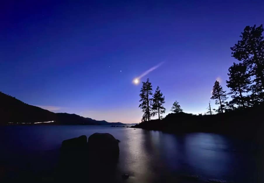 Sand Point ở Nevada dọc theo bờ đông của Hồ Tahoe