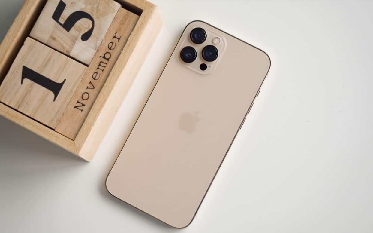 iPhone 12 Pro và 12 Pro Max màu vàng