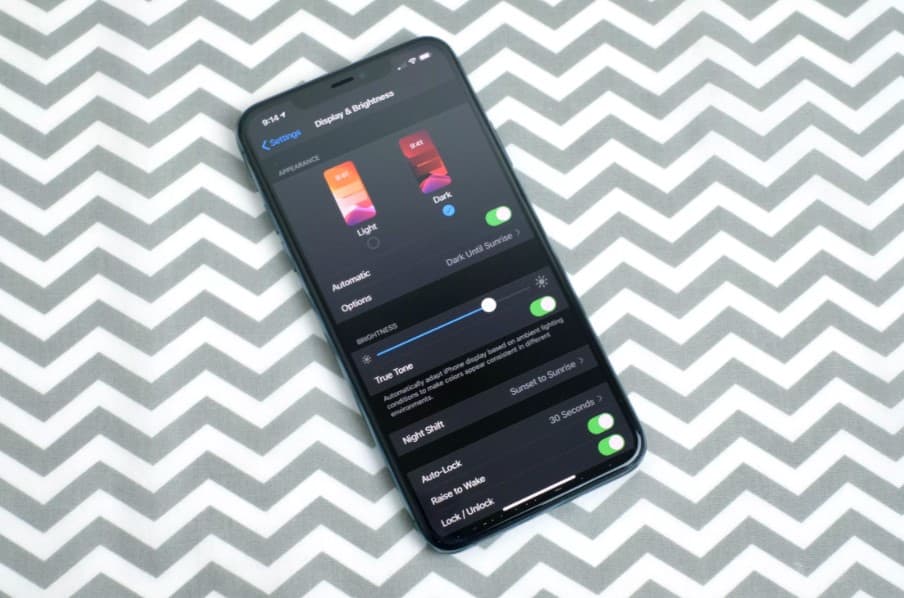 Bật Dark Mode iPhone iOS 14