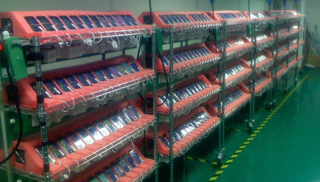 Lộ hình ảnh dây chuyền thô sơ và đơn giản sản xuất iPhone nguyên bản từ năm 2007