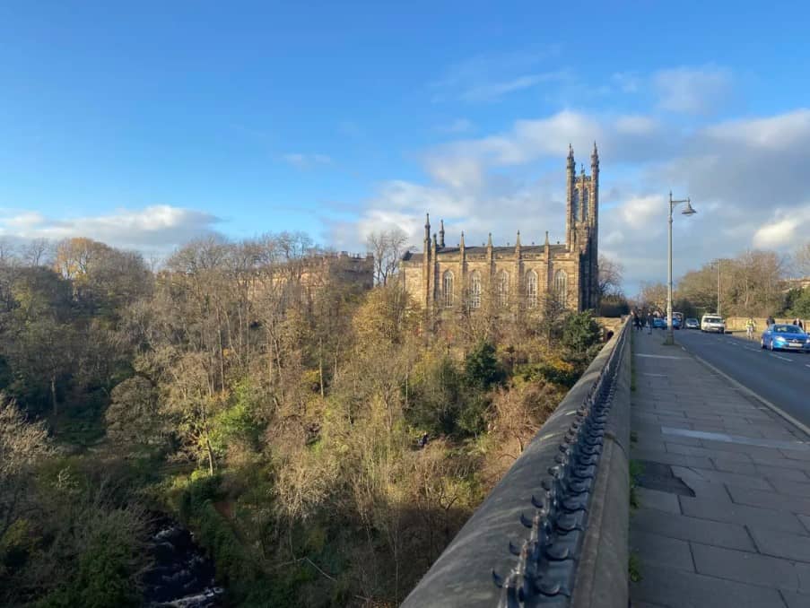 iPhone 11 Pro ống kính tiêu chuẩn