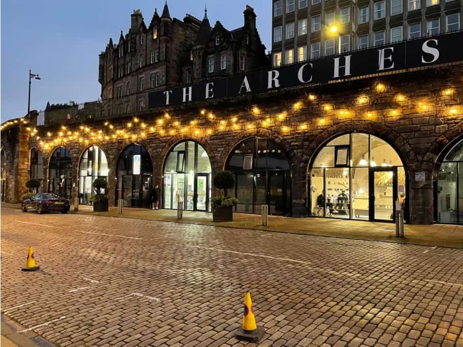 iPhone 12 ống kính tiêu chuẩn Night Mode