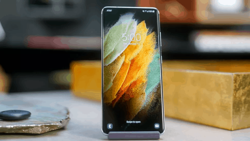 Màn hình Samsung Galaxy S21 Ultra và iPhone 12 Pro Max