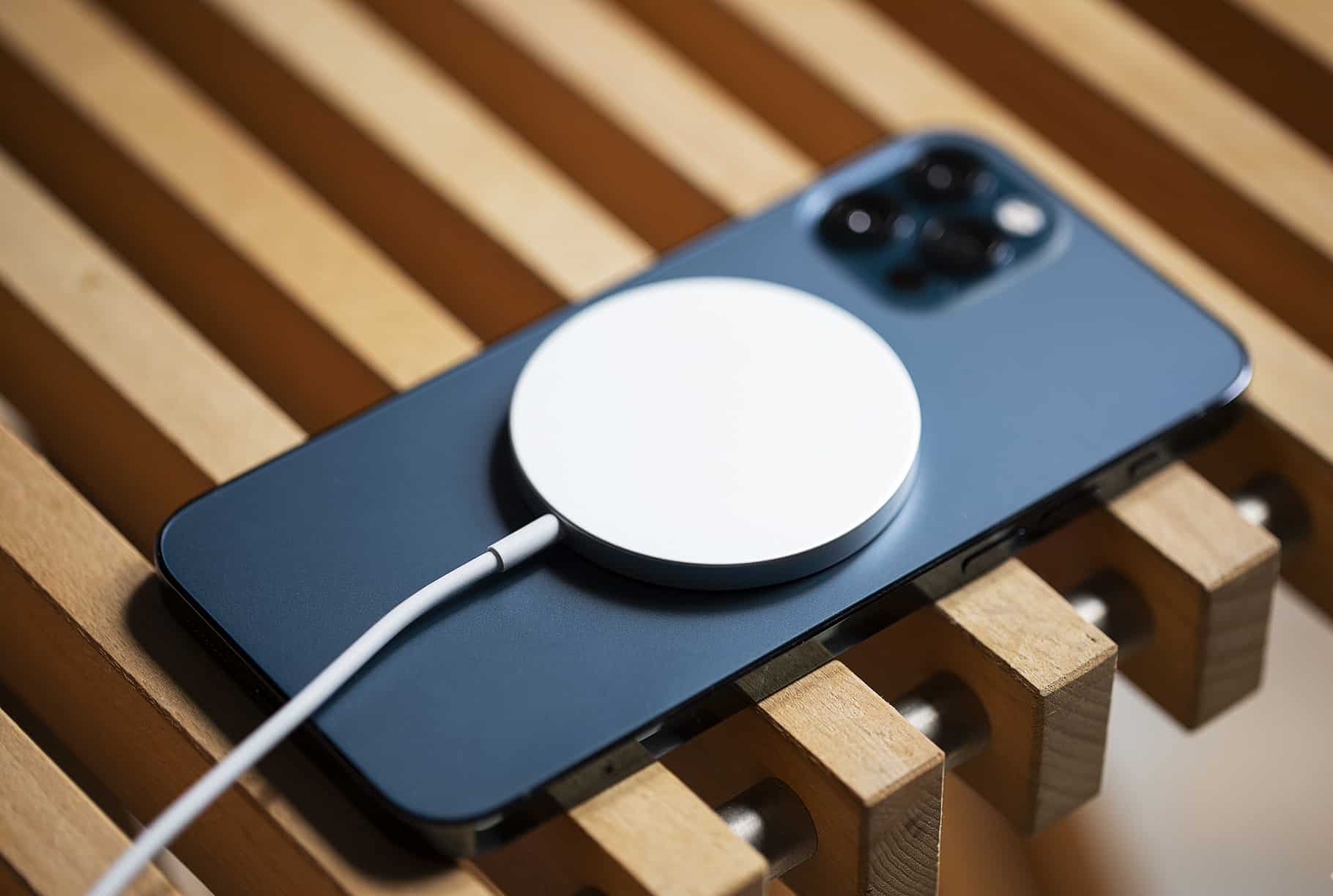 Dung lượng pin và cách thức sạc của iPhone 12