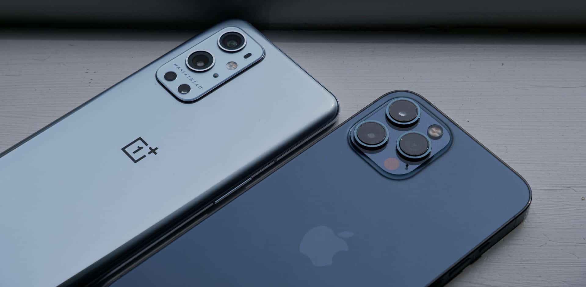 Thiết kế OnePlus 9 và iPhone 12