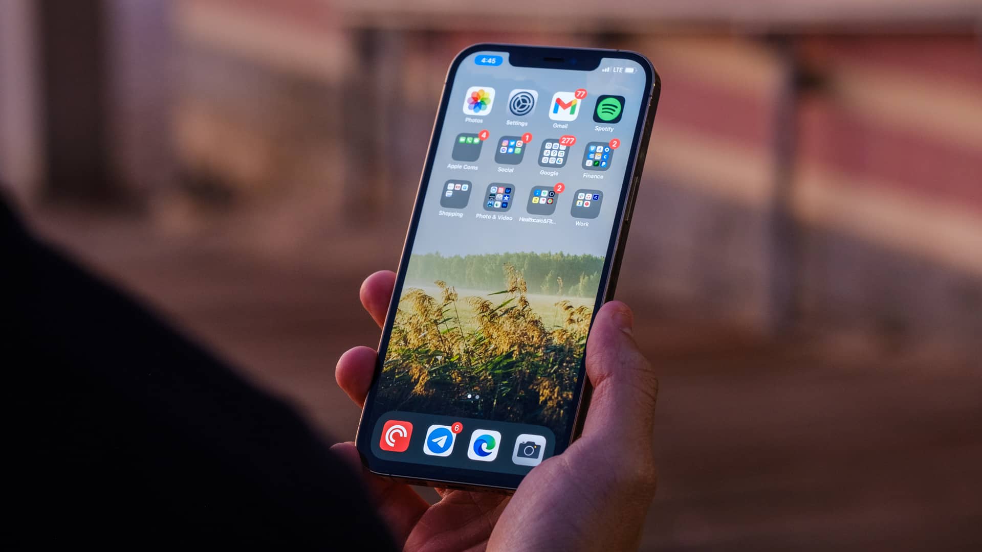 màn hình iPhone 12