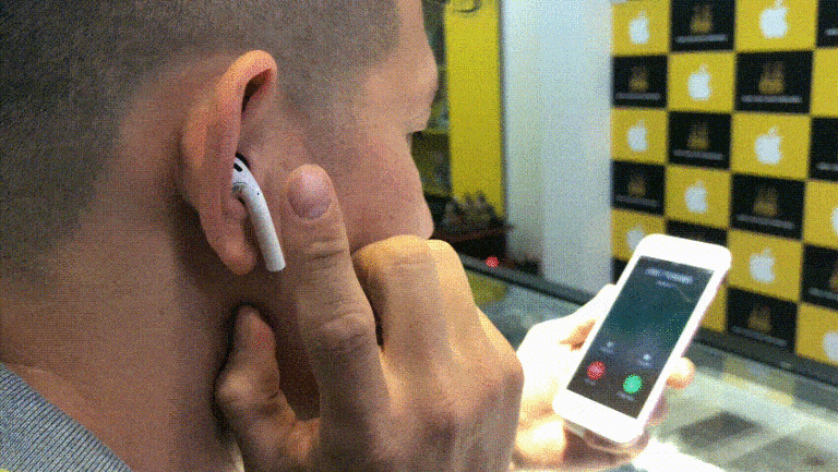 Cách trả lời và kết thúc cuộc gọi bằng AirPods trên thiết bị iPhone của bạn