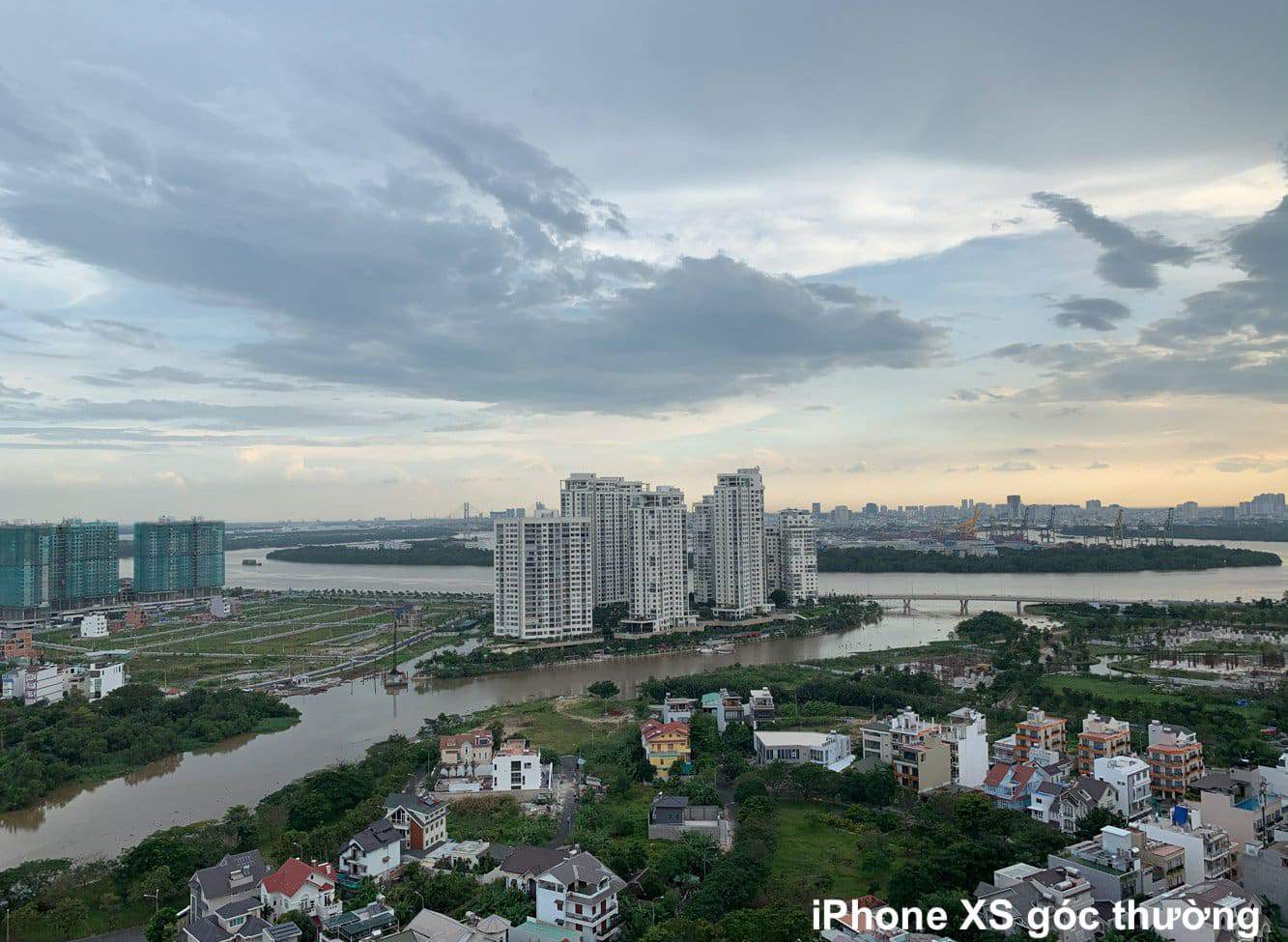 ảnh từ iPhone XS góc thường